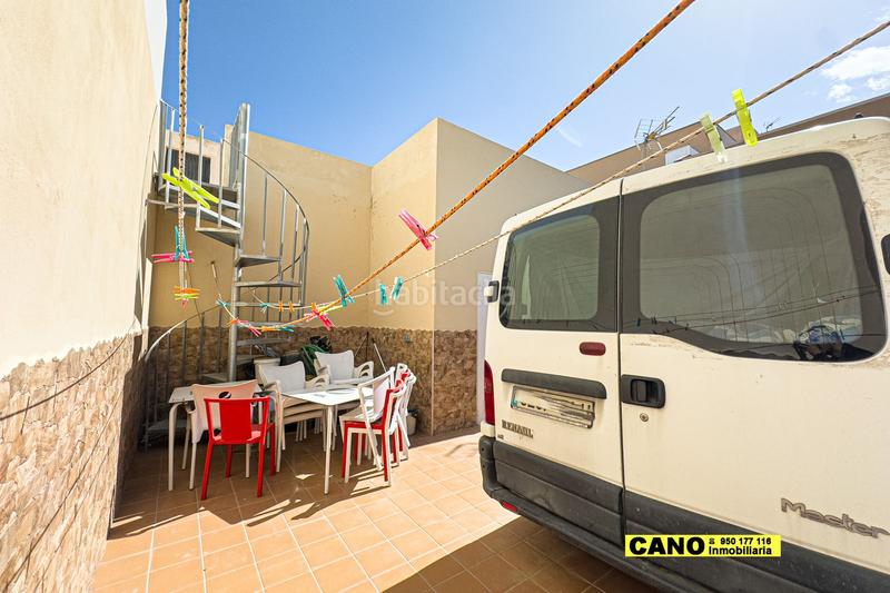 Foto 9a7fef88-f5a4-43f4-b0dd-be8d15441548. Casa  haciendo esquina con cochera en los molinos en Almería