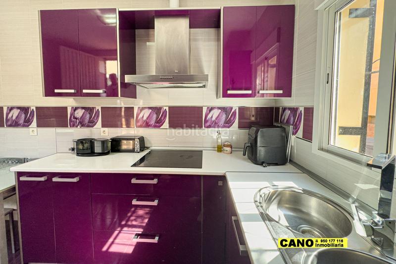 Foto a72394fd-21a8-41fb-8f23-3ec0f2940440. Casa  haciendo esquina con cochera en los molinos en Almería