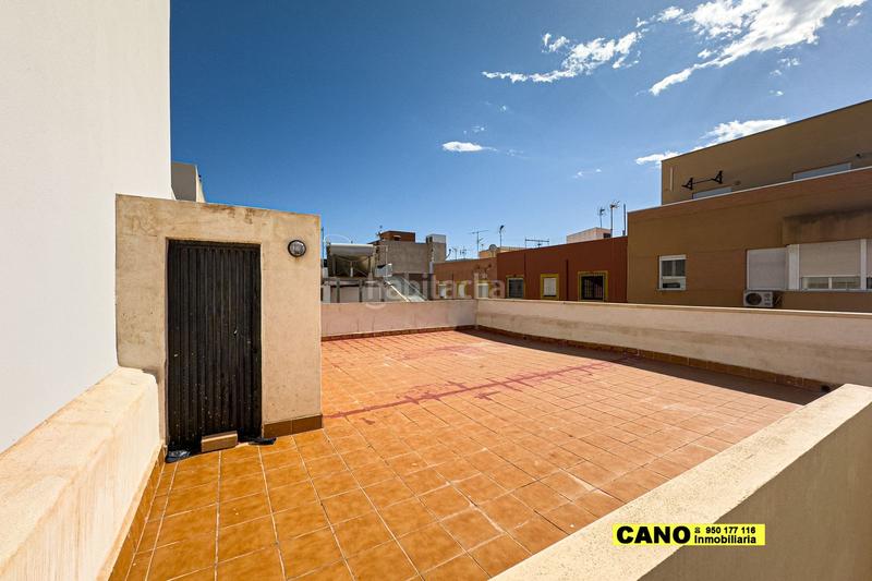 Foto b4e06db5-7e9a-439b-9098-003263ad6068. Casa  haciendo esquina con cochera en los molinos en Almería