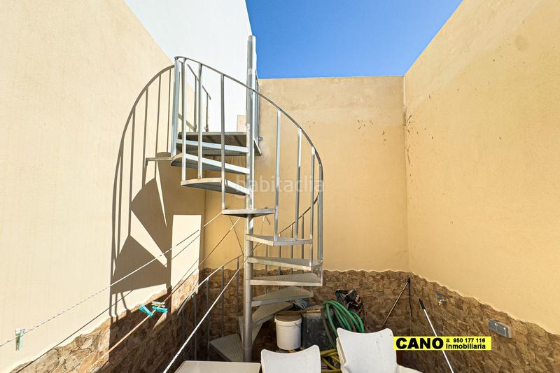 Foto dddbbc46-23a0-49ad-b004-35514858dbe0. Casa  haciendo esquina con cochera en los molinos en Almería