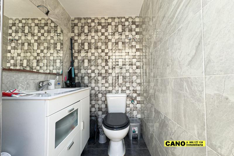 Foto eee1e684-ab62-460d-be15-79a3b8659dbb. Casa  haciendo esquina con cochera en los molinos en Almería