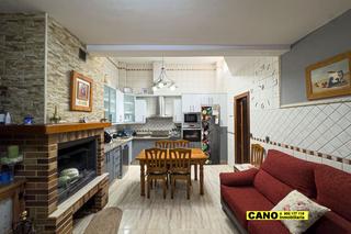 Casa  Gran capitan. Duplex de 4 habitaciones y plaza de garaje en vicar