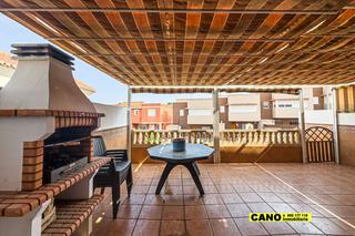 Casa  Bramhs. Triplex en huércal de almería con piscina