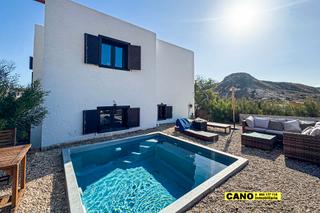 Haus  Bitacora. Tríplex con parcela de 514 m2 en las negras