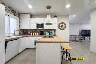 Appartement  Paseo de almeria. Piso en paseo de almería totalmente reformado