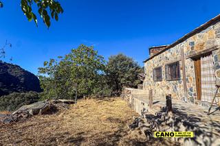 Casa  Nacimiento. Cortijo en laujar de andarax paraje natural de sierra nevada