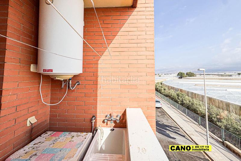 Foto 2e3fc4b6-51b8-48c8-a244-cf35cbff7356. Pis amb aparcament a Costacabana - Loma Cabrera Almería