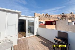 Casa  Pitagoras. Piso tipo dúplex con terraza zona plaza pavía