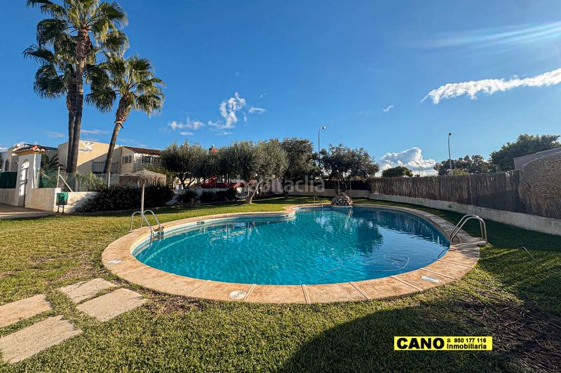 Foto 2926efb4-9300-406d-bfde-7eb65f9556b6. Maison avec parking piscine dans Retamar Almería