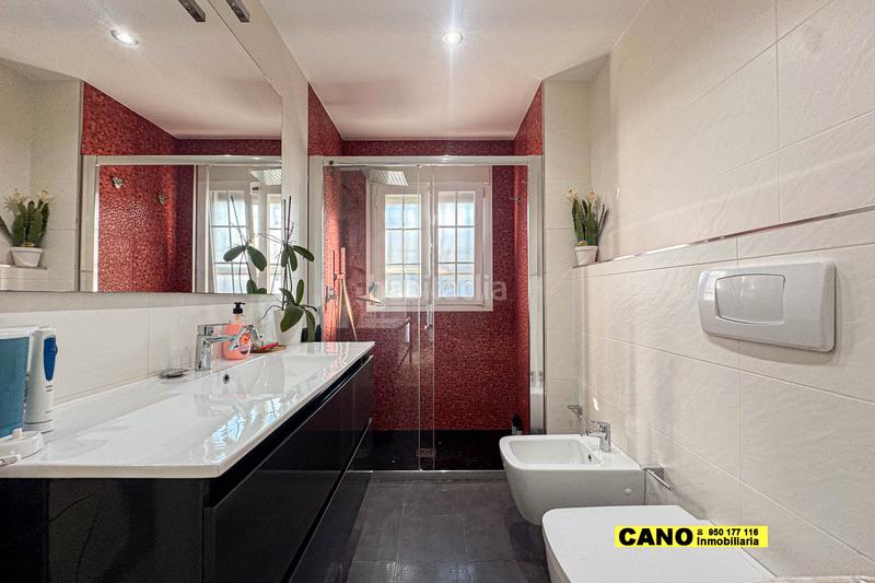 Foto 296f660b-846a-4e3a-b1e7-288ad2410781. Maison avec parking piscine dans Retamar Almería