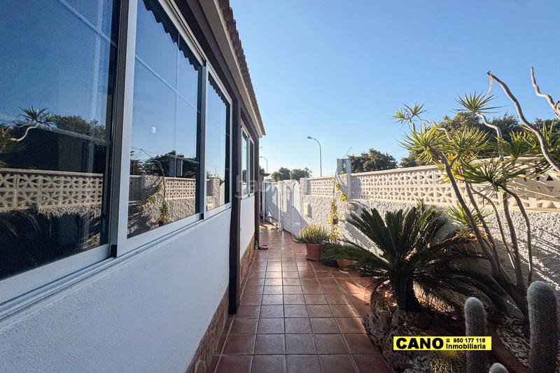 Foto 4aa0f8bd-fe91-456f-9914-7172e6756132. Maison avec parking piscine dans Retamar Almería