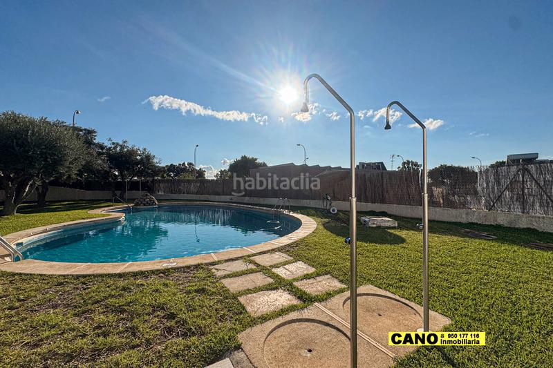 Foto 59a03417-d903-40ac-891c-c44b83e93a73. Maison avec parking piscine dans Retamar Almería