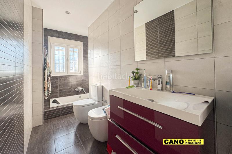 Foto 665d1836-c008-458a-87cd-7adaedcb5617. Maison avec parking piscine dans Retamar Almería