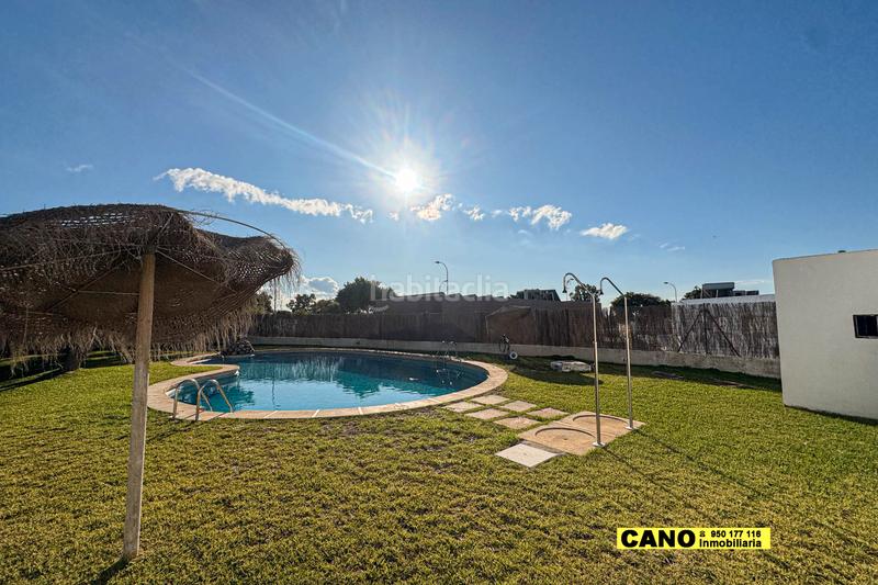 Foto 89275e09-5657-4e38-ad5e-3e3060594dbd. Maison avec parking piscine dans Retamar Almería