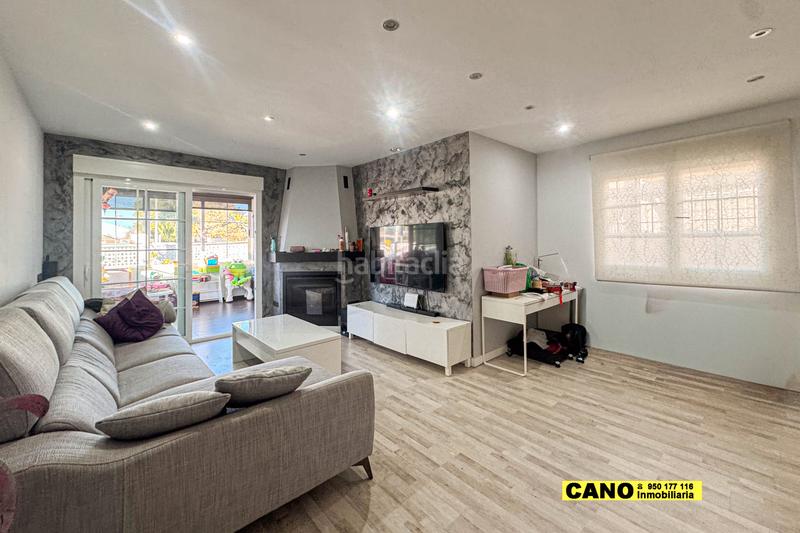 Foto c5d9ef6f-f397-494d-a5ed-9619a2f38804. Maison avec parking piscine dans Retamar Almería