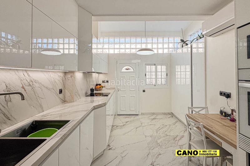 Foto fdab6511-32e6-413d-9200-7986c7c1fa68. Maison avec parking piscine dans Retamar Almería