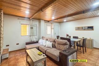 Casa  Castaños. Dúplex de tres habitaciones en la envía