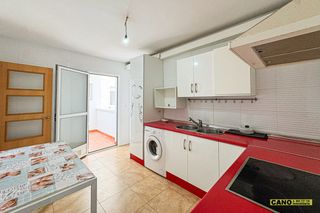 Pis  Alvarez de sotomayor. Piso de 3 habitaciones con garaje y ascensor