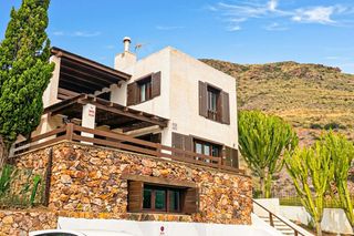 Casa  Bitácoras. Triplex independiente en las negras