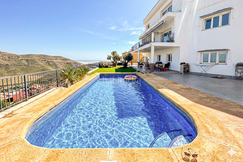 Foto 98aa6183-3605-4874-a010-b658b7cc44f8. Casa amb calefacció aparcament piscina a La Envía Vícar