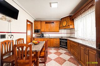 Casa  Veintiocho de frebrero. Casa de 5 habitaciones en huércal de almería
