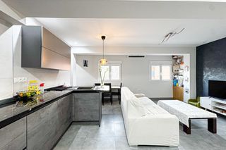 Flat  Madre mazarelo. Piso en almería con garaje y trastero