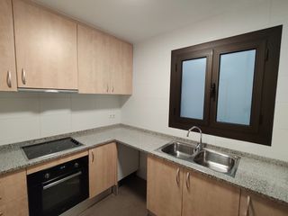 Miete Etagenwohnung  Carrer del pas de la casa 3. Es lloga pis molt ampli al centre d´encamp.