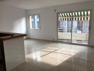 Appartement à Baixada sant sever 1. Vivienda super céntrica cerca de la estación de sant cugat centr