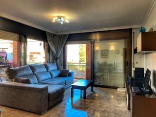 Appartement  Avinguda de l'estatut. Amplio y luminoso piso con balcón esquinero
