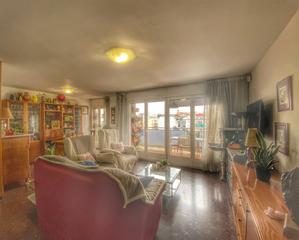 Piso  Carrer de josep serra. Amplio y luminoso con terraza y bonitas vistas