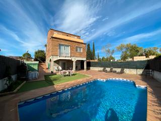 Chalet à Els Avets-Can Serrafossà-Ximelis. Preciosa casa con piscina en can serrafossà