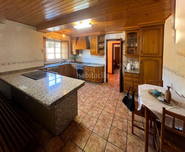 Foto db694f3e-711d-467c-b3bb-d09e8a612a6b. Xalet amb xemeneia aparcament a Vilasantar