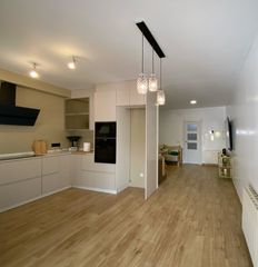 Flat  Carrer de menéndez y pelayo. Piso reformado + local habilitado como vivienda + parking