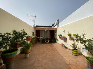 Appartement  Carrer de menéndez y pelayo. Piso reformado + local habilitado como vivienda + parking
