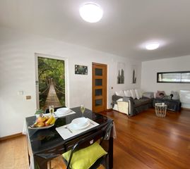 Flat  Plaça del progrès. Piso totalmente exterior con balcón en el progrés