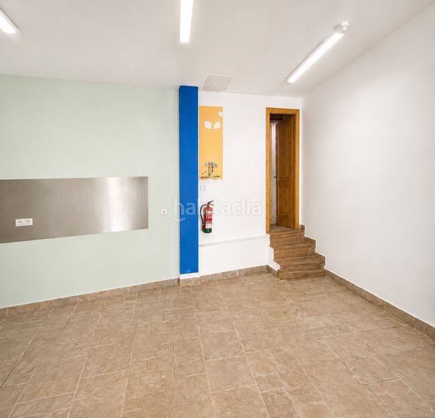 Foto b3c495c2-a7ec-4afc-98b1-17f4d2018e6e. Local comercial amb calefacció a Mercat Rubí