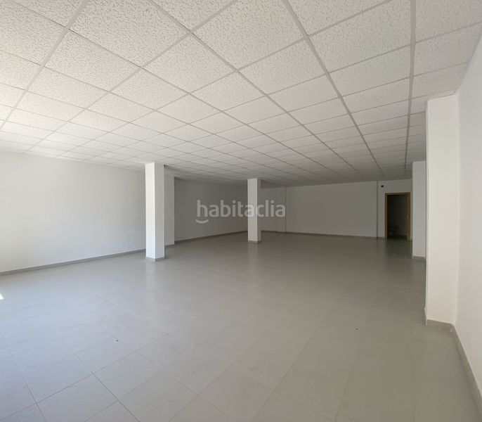 Foto f125e038-f149-49b8-8a7a-b8af99485606. Local comercial a Mercat Rubí