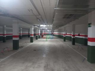 Parking coche en José Amat Benavides 96