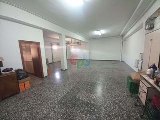 Local Comercial en Las Cabañuelas. Local comercial de 210 m con zona de oficina y garaje  excelente
