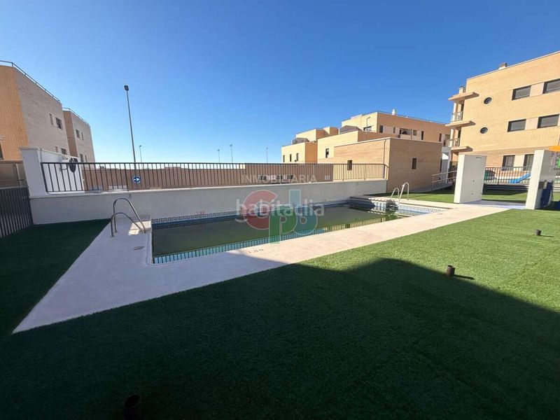 Foto a339b1f9-8361-40ad-a71c-262f67ebbf96. Pis amb piscina a La Gangosa Vícar