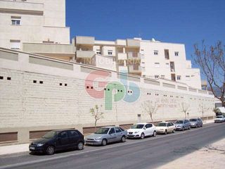 Locale commerciale in Pintor ginés parra 5. Local comercial en basto en avenida pintor ginés parra