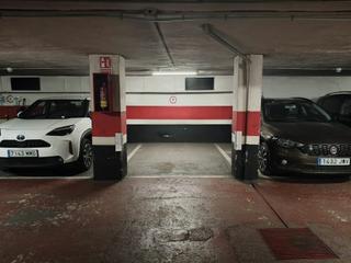 Car parking in Carrer de còrsega 646