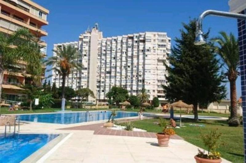 Foto ba7845fb-56e4-49bd-a66b-e7d43715c242. Parking voiture dans La Colina Torremolinos