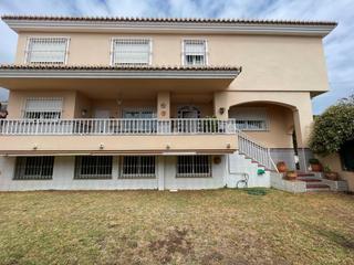 Maison jumelée à Arroyo de la Miel. Chalet independiente en el corazón del arroyo  listo para entrar