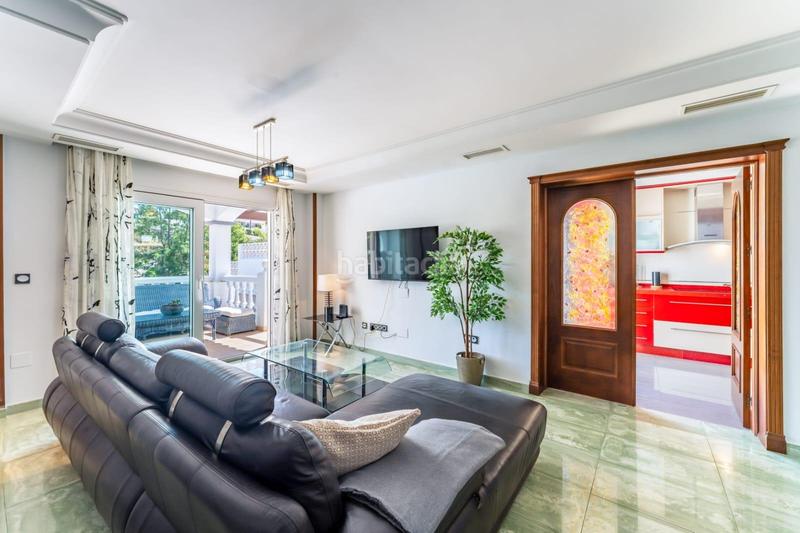 Foto daaedc57-c4b5-4379-ac46-d76b6ba04cd3. Affitto casa bifamiliare con parcheggio piscina in Benalmádena