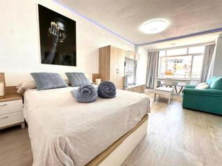 Etagenwohnung in Manantiales-Estación de Autobuses. Moderno estudio con vistas al mar y licencia turística en torrem