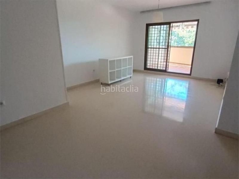 Foto fd8bf75c-54ba-4756-9263-a99d13003b79. Piso amplio piso con licencia turística, dos terrazas y zonas premium en El Pinillo en Torremolinos