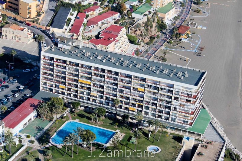 Foto 0534b2a6-fb86-42ee-a798-c657f7d72a8a. Estudi amb calefacció aparcament piscina a El Bajondillo Torremolinos
