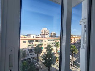 Appartement à Manantiales-Estación de Autobuses. Piso en el centro de torremolinos con una reforma completa este
