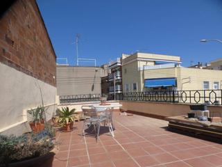 Casa  Travessera. Acogedora y casa toda exterior con garaje centro de sant quirze